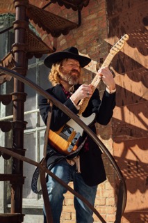 Joe Eddie press photo 09